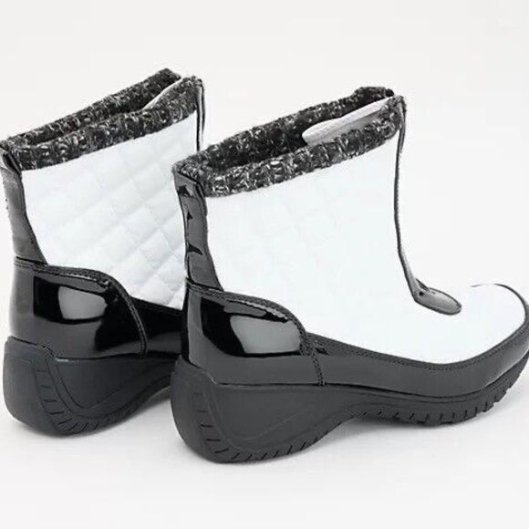 New Khombu Women's Shoe Ankle Boots Bootie Megan Waterproof Front Zip White NIB - Picture 4 of 4